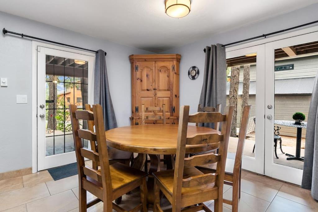 Luxury Cabin Oasis Getaway Heart Of Munds Park エクステリア 写真